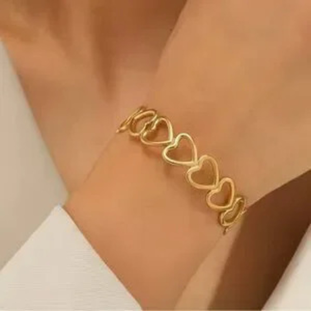 Delicate Gold Heart Bracelet Bracelet For Women